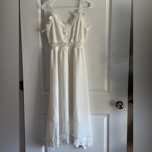 Elegant White Lace Dress - Picture 8 of 12